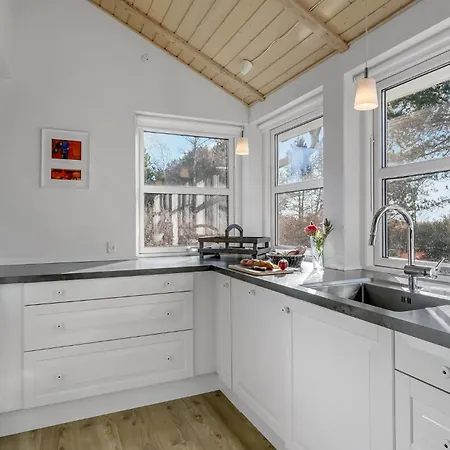 4 Bedroom Gorgeous In Storvorde Holiday home Egense