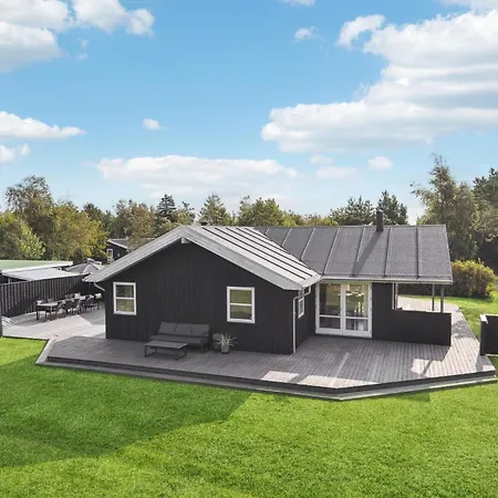 Holiday home 4 Bedroom Gorgeous In Storvorde *