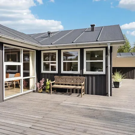 Holiday home 4 Bedroom Gorgeous In Storvorde Egense