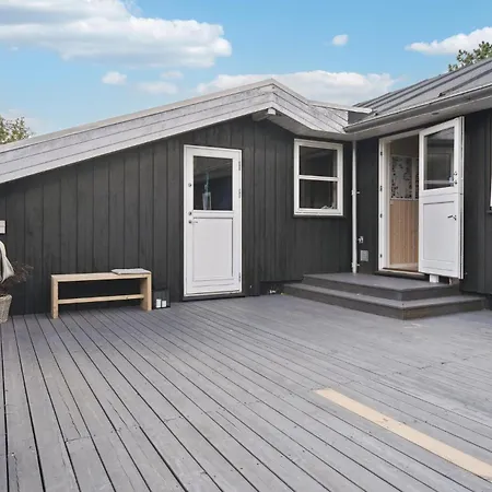 Holiday home 4 Bedroom Gorgeous In Storvorde *